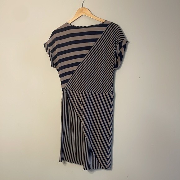 BCBGMaxAzria Giovanna Silk Striped Dress Medium - Picture 9 of 10